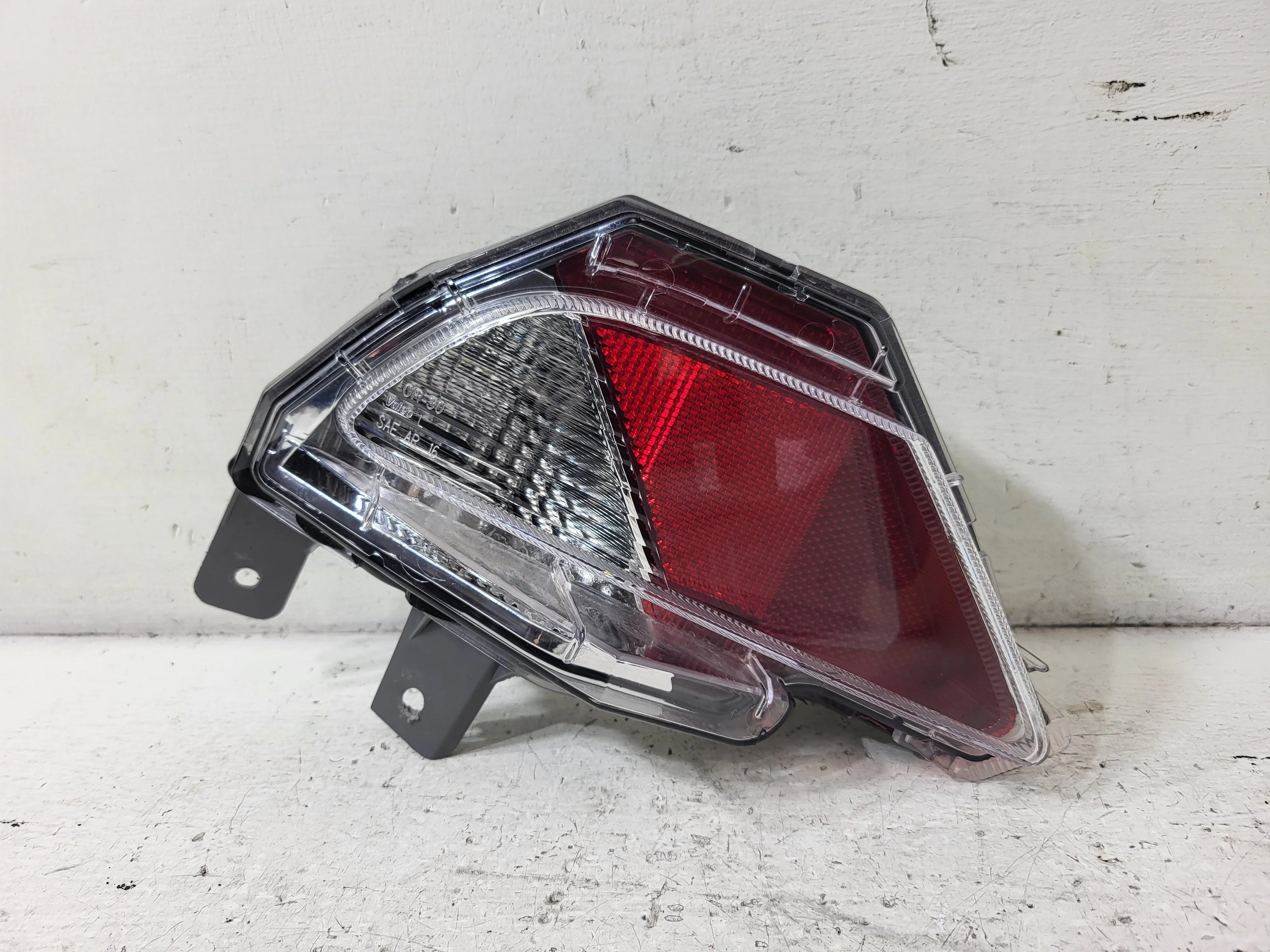Pre-Owned 2016-2018 Toyota Rav4 Bumper Mount Driver LH Tail Light Lamp OEM LKQ (Good)